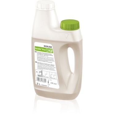 En 2-liters flaske Ecolab Incidin Pro med håndtag, hvidt og grønt låg på hver sin side samt en hvid etiket med produktoplysninger og sikkerhedssymboler.