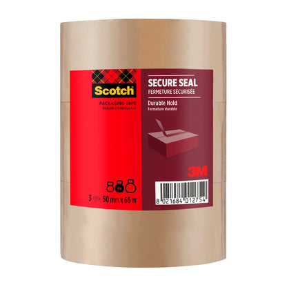 Eine Rolle Scotch® Verpackungsklebeband für einen sicheren Verschluss, 50 mm x 66 m, von 3M Deutschland GmbH ist mit einem roten Etikett mit Produktangaben und einem Barcode versehen; das Band ist transparent.