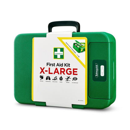 En stor grøn plast Orkla Wound Care AB førstehjælpskasse X-LARGE | Pakke (1 stk) med sort håndtag, mærket med "First Aid Kit X-Large" og symboler for åndedræt, genoplivning, kredsløb, forstuvninger og øjeninfektion - ideel til nødsituationer.