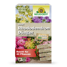 En 1 kg tung, rektangulær kasse Azet RhododendronGødning fra Neudorff Shop er forsynet med blomstrende blomster, tyske produktinformationer og et grøn-gult Neudorff-logo og er dermed ideel til rhododendron og azalea.