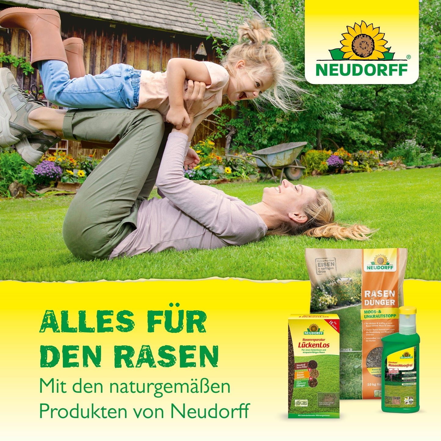 Eine Frau liegt im Gras und hebt ein lächelndes Kind über sich. Im Vordergrund sind Produkte des Neudorff Shop Azet HerbstRasenDünger zu sehen. Text darunter: "ALLES FÜR DEN RASEN. Mit den naturgemäßen Produkten und organischem Dünger von Neudorff Shop.