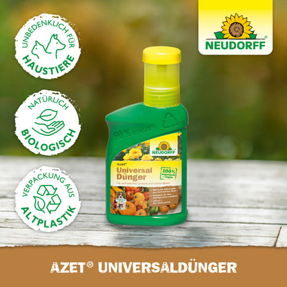 Eine grüne Flasche Neudorff Shop Azet UniversalDünger flüssig mit einer gelben Kappe ruht auf Holz. Auf dem Etikett sind Obst, Gemüse und Pflanzen abgebildet, mit Symbolen für die Sicherheit von Haustieren, biologische Inhaltsstoffe und recycelte Verpackungen.