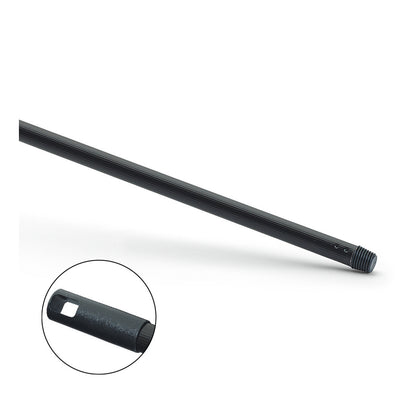 Ein schwarzer Nölle Profi Brush Metallstiel kunststoffummantelt mit Gewinde von Nölle Profi Brush Bürsten- & Pinseltechnik e.K.; der Einsatz hebt die mit Gewinde versehene Metallspitze mit einem rechteckigen Loch zum Aufhängen hervor.