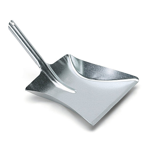 Nölle Profi Brush-fejeskovlen i galvaniseret metal (39 x 24 cm, Düll-håndtag) fra Nölle Profi Brush Bürsten- & Pinseltechnik e.K. har et kort, vinklet skaft, ophøjede kanter og et ophængshul – afbildet på en enkel hvid baggrund.