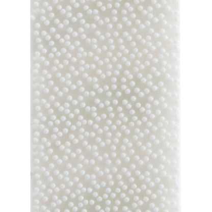 Eine Nahaufnahme einer weißen Fläche mit erhabenen runden Erhebungen in diagonalen Linien, ähnlich dem Command™ Bilder-Montage-Strips Multi-Pack 17209 von 3M Deutschland GmbH für rückstandsfreie Bildaufhängung.