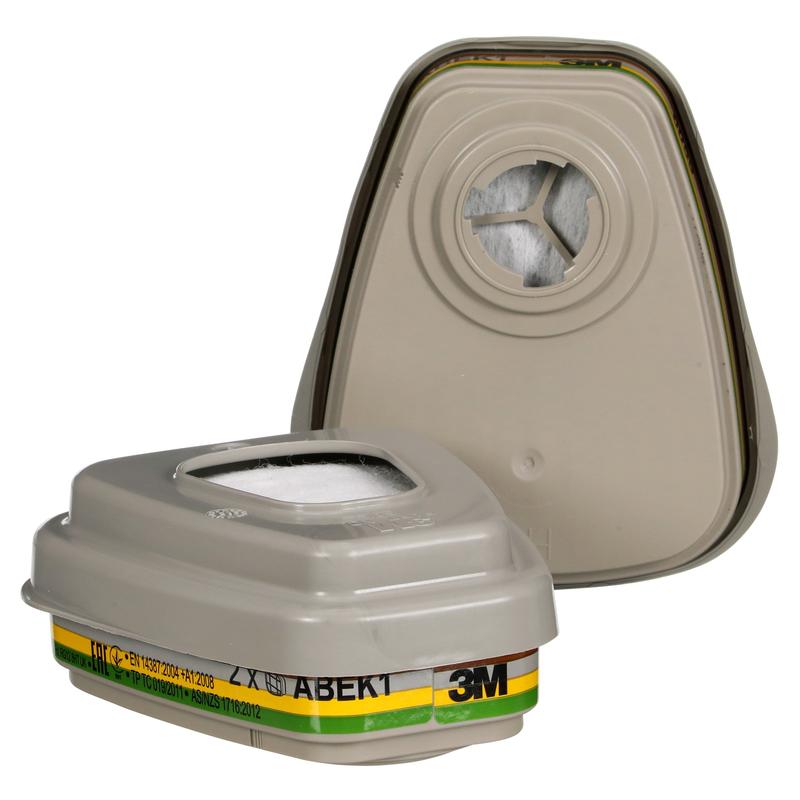 To grå 3M™ Filtersæt 6004-1SP ABEK1P3 kombinationsfilterpatroner (2x6059, 2x5935, 2x501) fra 3M Deutschland GmbH; en står oprejst, den anden ligger på siden og viser filter- og tilslutningsåbningen.