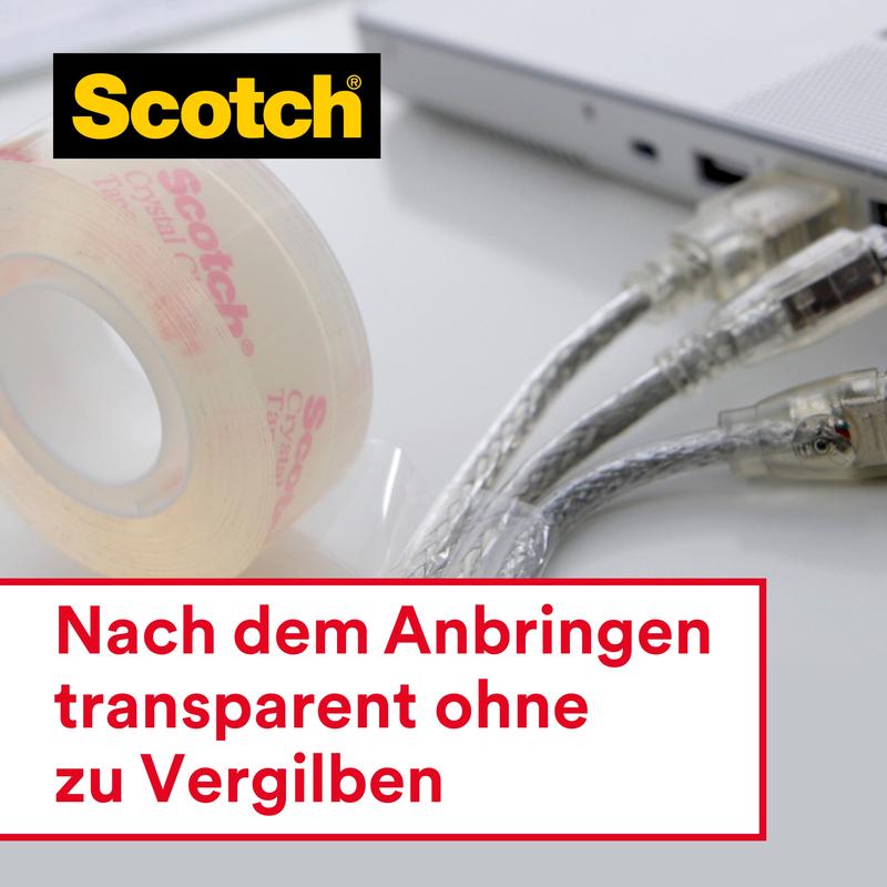 En rulle Scotch® Crystal tape (19mm x 25 m + 5 m GRATIS, 1 dispenser) fra 3M Deutschland GmbH ligger ved siden af kabler og en sølvfarvet bærbar computer. Etiket: "Efter påføring gennemsigtig uden at gulne.