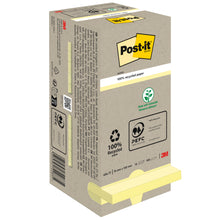 Eine beigefarbene Schachtel Post-it® Recycling Notes (76x76 mm, 100 Blatt, 100% PEFC) der 3M Deutschland GmbH zeigt Produktinformationen, Recycling-Symbole, PEFC-Zertifizierung und das 3M-Logo. Die gelben Haftnotizen sind am Boden teilweise sichtbar.