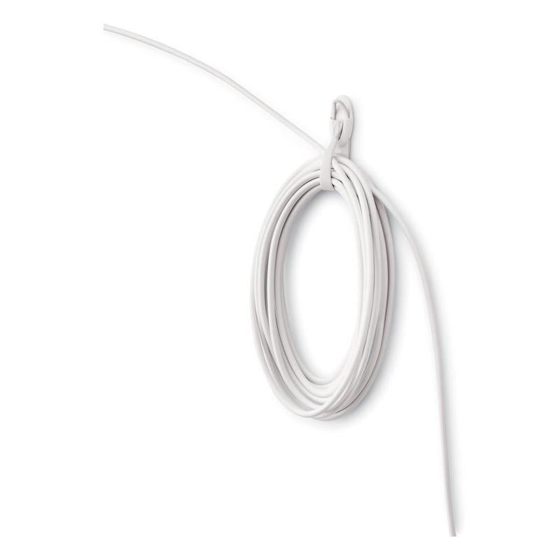 3M Deutschland GmbH Command™ kabelholder, 17304-FR, er ideel til kabelorganisation og hjælper med at undgå kabelrod - perfekt med hvidt design mod en simpel baggrund.