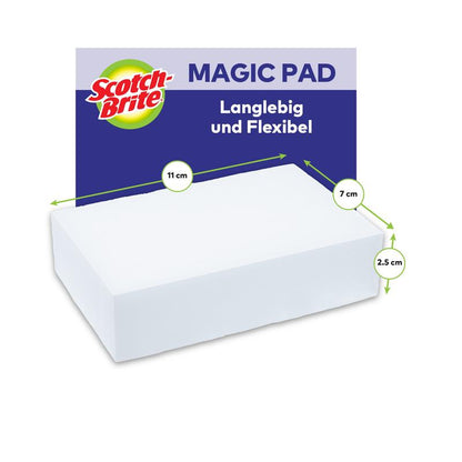 En rektangulær hvid Scotch-Brite® Magic Pad (11 cm x 7 cm x 2,5 cm) fra 3M Deutschland GmbH er afbildet foran en blå pakke med teksten "Langtidsholdbar og Fleksibel".