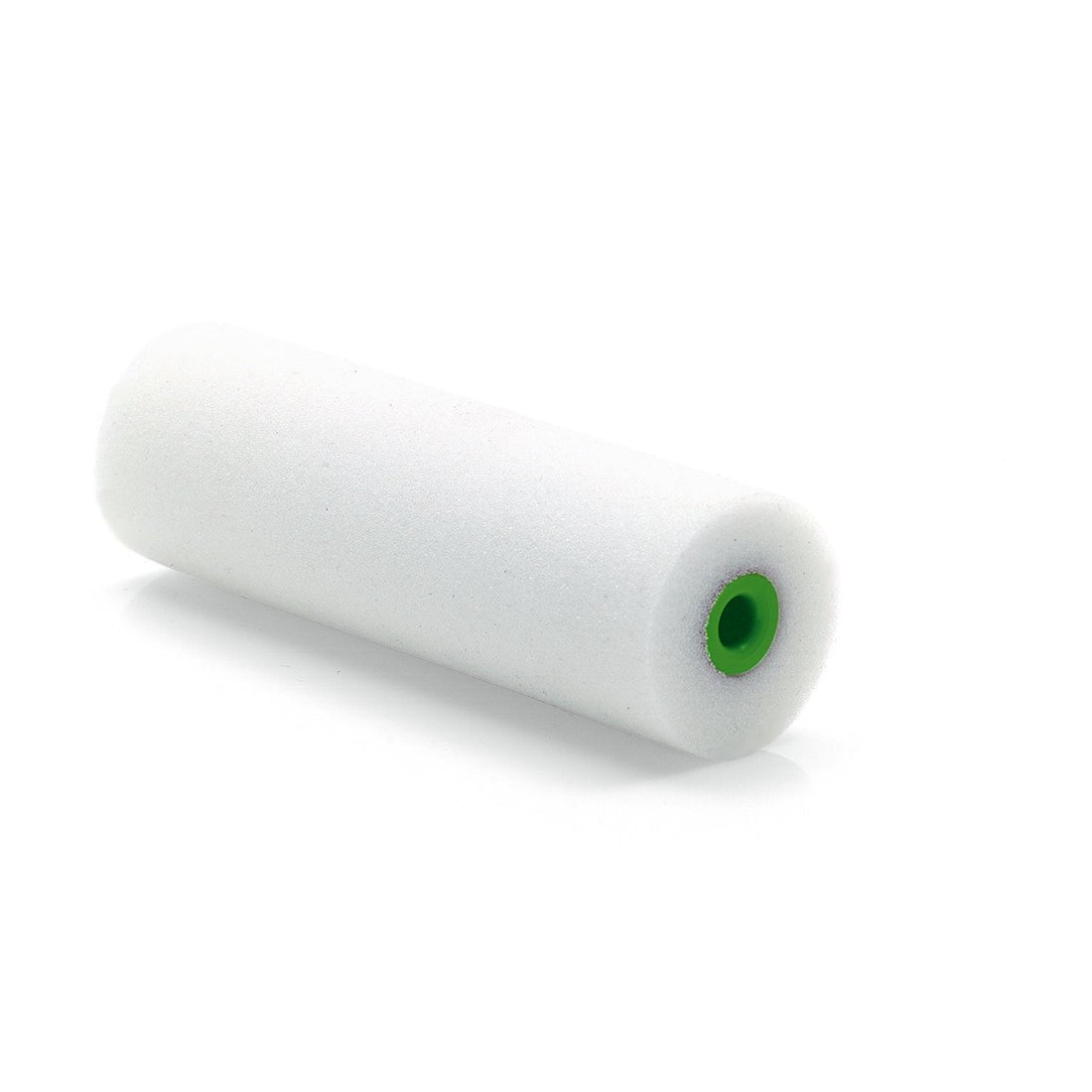 En Nölle Profi-Pinsel malingsrulle Superfin (10 cm, lige afrunding), 1 styk, med grøn plastkerne, ligger på hvid baggrund - perfekt til glatte overflader. Mærke: Nölle Profi Pinsel Børste- & Penselteknik e.K.