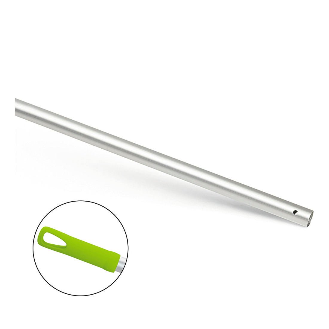 Nölle Profi Brush Aluminium Mopstang 140 cm, Ø 24 mm med tværhul (1 stykke) fra Nölle Profi Brush Børste- & Penselteknik e.K. har en metalstang med tværhul og et grønt plastikhåndtag med ophængningshul.