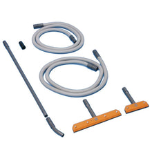 TASKI vertica-sættet fra Diversey Deutschland GmbH & Co. OHG, et rengøringssæt til lodrette glasoverflader, indeholder to grå slanger, metalrør, en sort dyse og tre gulvtilbehør - ideelt til stribefri resultater.