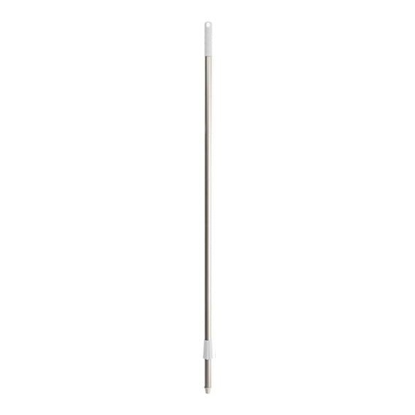 Aluminiumskaftet (1450 mm) fra Diversey Deutschland GmbH & Co. OHG er et stabilt metalskaft til koste, skurebørster og vandafskrabere, med en hvid plastikhætte med ophængshul, vist på en hvid baggrund.