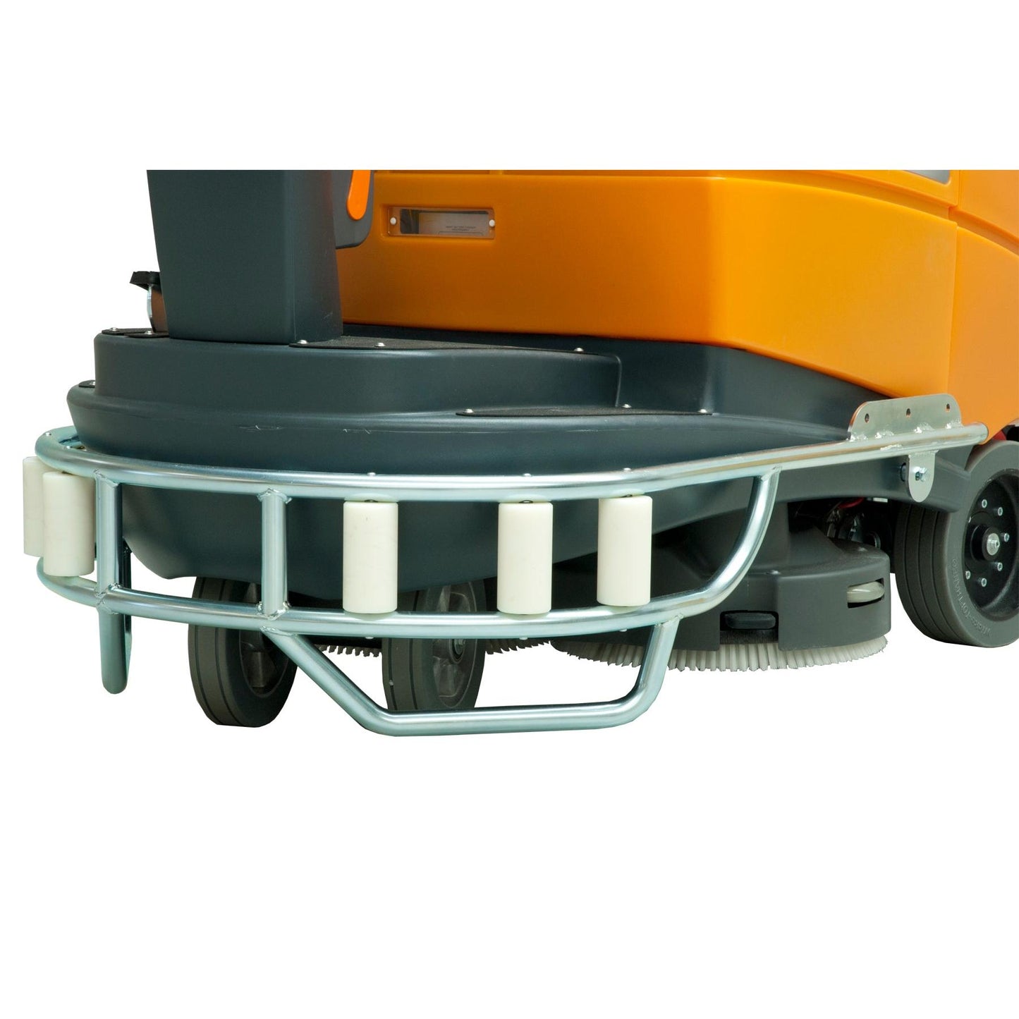 Nærbillede af kofangerbeskyttelsessæt Chassis med afvisningsrulle fra Diversey Deutschland GmbH & Co. OHG til swingo 4000 & 5000, viser metalstødfanger, hvide ruller, store hjul og børster under en orange-grå slagfast plastkrop.