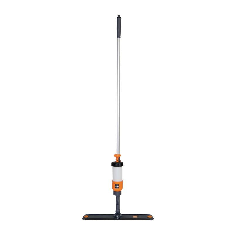 TASKI VersaPlus 2.0 spraymopapparatet (60 cm) fra Diversey Deutschland har et metalhåndtag, en orangefarvet pumpeudløser, en gennemsigtig væskeflaske nær håndtaget, en rektangulær pude med velcroholder til nem fastgørelse; pakken indeholder 1 stykke.