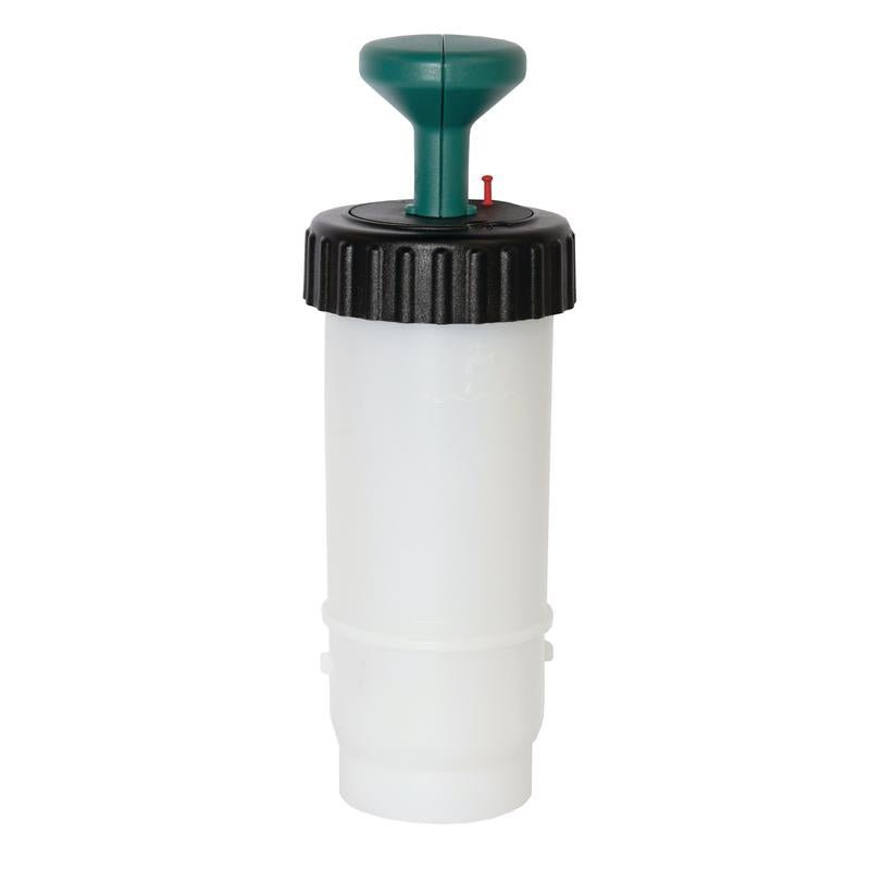 Flasken TASKI VersaPlus 2.0 0,6 L grøn fra Diversey er en 600 ml hvid trykflaske med sort skruelåg og grøn håndtag, ideel til professionel rengøring med TASKI VersaPlus 2.0 systemer (1 stk).