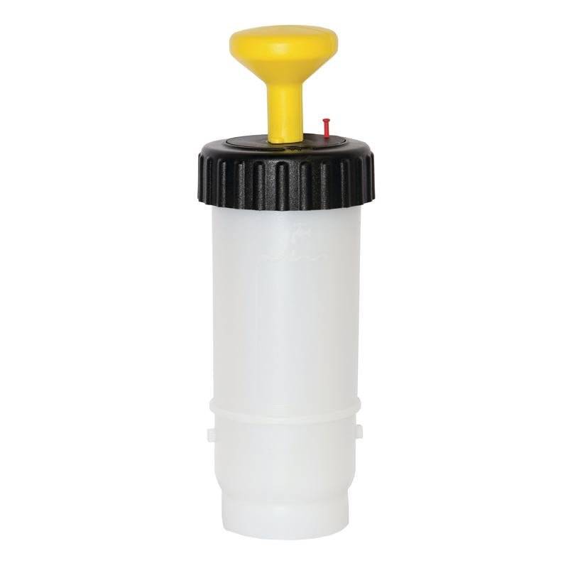 Den TASKI VersaPlus 2.0 flaske 0,6 L gul fra Diversey Deutschland er en 600 ml plasttrykflaske med gul hank og sort låg, ideel til effektiv rengøring og kompatibel med TASKI VersaPlus 2.0. Pakken indeholder 1 stk.