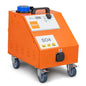 Den TASKI Steam SO4 damptrenser fra Diversey Deutschland GmbH & Co. OHG har 4,5 bar damptryk, et orangefarvet kabinet med håndtag, hjul, betjeningspanel, blå hætte, sikkerhedsmærkat, frontstikdåse - ideel til miljøvenlig rengøring.