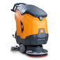 Den orange-grå TASKI ULTIMAXX 1900 SD43 Economy BMS 13A fra Diversey Deutschland, set bagfra med synlig rund 43 cm pad og greb, har hjul og en rummelig 42L tank.