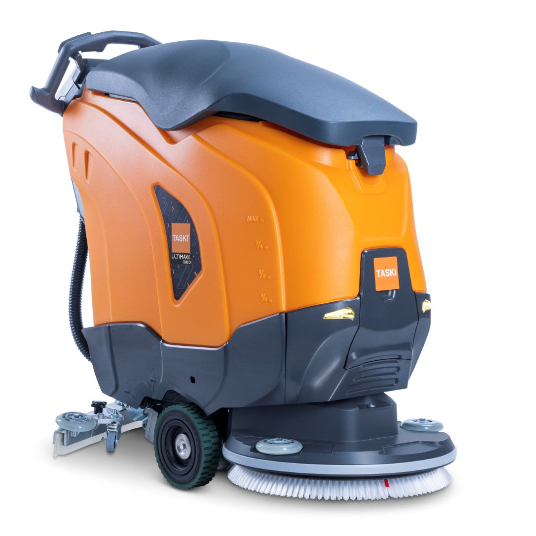 Den orange-sorte industrielle gulvrengøringsmaskine TASKI ULTIMAXX 1900 SD50 Performance BMS 25A fra Diversey har en hjuldrift, et baghåndtag, en 42-liters tank, en 50 cm enkeltbørste og en side skrubbe-/tørrefunktion - ideel til tunge rengøringsopgaver.