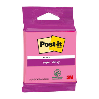 En pakke Post-it® Super Sticky Notes fra 3M Deutschland GmbH, 76 mm x 76 mm, rosa, 45 ark pr. blok, PEFC-certificeret (100%), med Post-it-logo og grønt klæbemiddelsymbol for vedvarende råvarer.