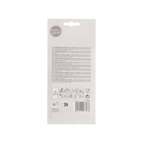Bagsiden af en PAPSTAR GmbH fødselsdagslys 10 cm, farverigt sorteret med holder (12 stykker) pakke viser flersprogede plejeanvisninger, advarselssymboler, piktogrammer, en stregkode og en "Party Edition!"-etiket - ideelle til enhver fødselsdagsfest.