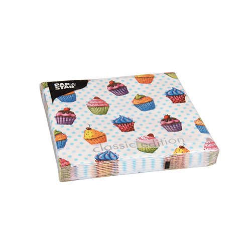 Et sæt af 20 servietter fra PAPSTAR GmbH (33x33 cm, 3-lags, 1/4 foldet) med et lyseblåt prikket og cupcake-motiv. På forsiden er teksten "classic edition" trykt, og PAPSTAR-logoet er placeret øverst til venstre for ekstra stil og holdbarhed.
