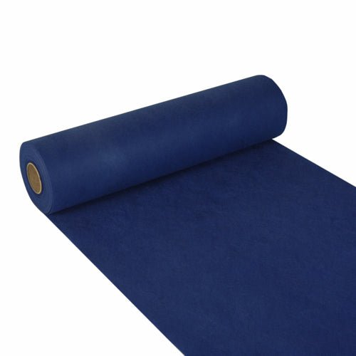 Starpak bordløber, stoflignende, fleece „Soft Selection“ (24 m x 40 cm), er en glat, ensfarvet mørkeblå rulle, der er delvist udrullet, så den indre paprør er synlig – perfekt til dekoration eller som en stilfuld bordløber.