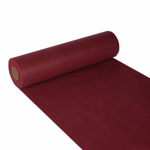 En delvist udrullet Starpak bordløber, stoflignende fleece „soft selection“ (24m x 40cm), i mørkerød, er afbildet på hvid baggrund med glat, mat overflade – ideel til stilfuld dekoration. Papiret er viklet om en papkerne.