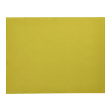 Ein unifarbenes gelbes PAPSTAR 100 Tischsets, Papier 30 x 40 cm von PAPSTAR GmbH wird auf weißem Hintergrund gezeigt - perfekt als umweltfreundliche Papier-Tischsets für Ihren Esstisch.