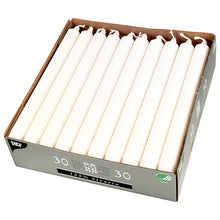 En æske med 30 PAPSTAR kronelys (Ø 2,2 cm, hvid, 100 % stearin) fra PAPSTAR GmbH, overskueligt arrangeret i tre rækker i en delvist åben kartonpakke med jævne stager og synlig væge.