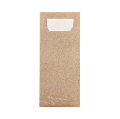 En brun PAPSTAR 520 bestikpose (20x8,5 cm, 2-lags) fra PAPSTAR GmbH viser øverst en fremtrædende hvid, foldet serviet og nederst et diskret hvidt design på simpel hvid baggrund.