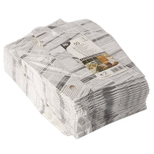 Eine Packung mit 50 PAPSTAR Pommes-Frites-Schütte "Newsprint" mit Klappdeckeln aus Papier/Karton und Folie mit schwarz-weißem Zeitungsdruck. Ideal zum Servieren von Pommes Frites. Marke: PAPSTAR GmbH.