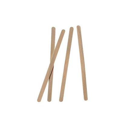 Fem PAPSTAR rørepinde træ "pure" 11 cm (PAPSTAR GmbH), miljøvenlige og stabile, ligger på hvid baggrund, delvist overlappende, delvist arrangeret med afstand til hinanden.