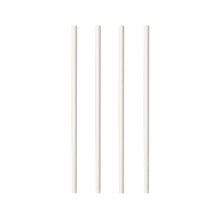 Vier weiße PAPSTAR Shake-Halme Papier "pure" (Ø 8 mm, 25 cm) der PAPSTAR GmbH sind fein säuberlich in einer Reihe angeordnet - nachhaltige, umweltfreundliche Strohhalme (100 Stück), ideal für jedes Getränk.
