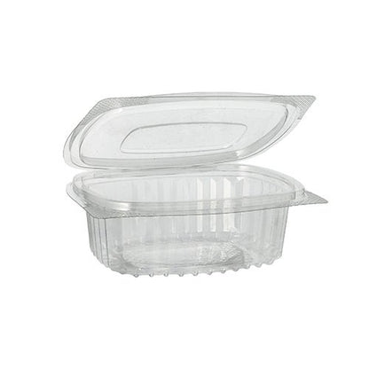 En gennemsigtig, oval klapbeholder Starpak 50 delikatesse- og salatskåle med klaplåg af R-PET gennemsigtig fra Starpak er åben og tom, med riflede sider og bund og et påsat klaplåg.