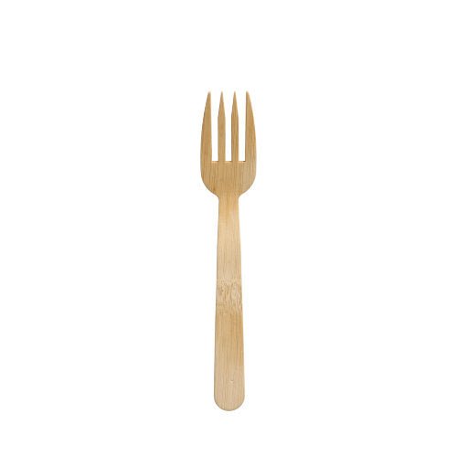 En enkelt PAPSTAR 50 fingerfood-gafler, bambus "pure" gaffel fra PAPSTAR GmbH med fire tænder er centreret på en enkel hvid baggrund og understreger elegancen af det miljøvenlige engangsbestik.