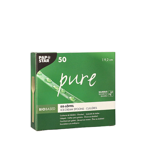 En grøn æske fra PAPSTAR GmbH med påskriften "pure" indeholder 50 miljøvenlige, biologisk nedbrydelige bambus-isskeer (9,2 cm) i en flersproget emballage med et billede af en bambusske.
