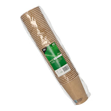 Eine Packung mit 50 Pappbechern (0,3 l) der PAPSTAR GmbH aus stabilem Karton, in Klarsichtfolie eingewickelt und mit einem grünen Frontetikett mit Produktinformationen versehen.