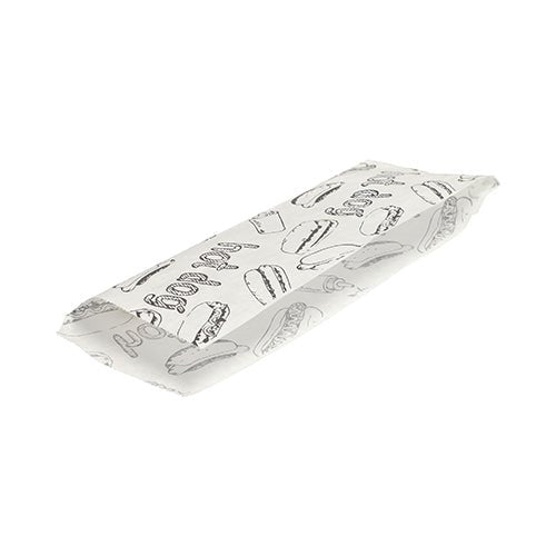 En Hot Dog eller sandwich pakket ind i en hvid PAPSTAR Hot Dog-pose (21x8,5 cm) med sorte snack-tegninger, lukket på begge sider, fra PAPSTAR GmbH; ideel til snacks og tilgængelig som 1000-pakning.