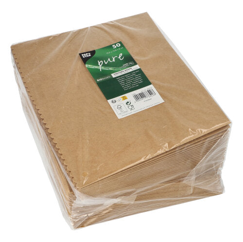 En stak PAPSTAR popcornkasser, firkantede, brune (19,2x15,8x8 cm, store), 50 stykker, pakket i klar plast med grøn-hvidt mærketiket - ideel til events. Mærke: PAPSTAR GmbH.