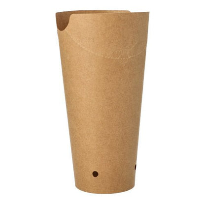 En enkelt PAPSTAR 50 pommes frites-holder, pap rund Ø 6 cm brun fra PAPSTAR GmbH står oprejst med to små huller nær bunden foran en simpel hvid baggrund.
