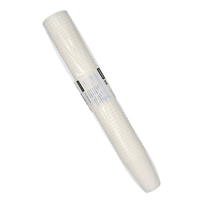 En pakke med 50 hvide Starpak termokrus (PP, 0,25 l, Ø 7,8 cm, 11 cm) i klar folie med midteretiket - ideel til varme drikke på grund af den fremragende isolering.