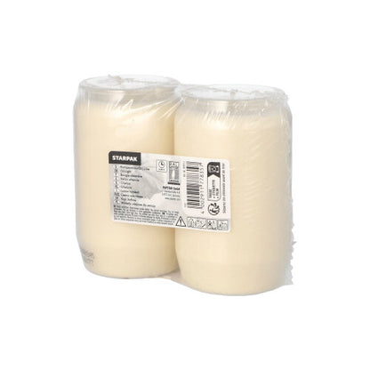 To kompositions-olielys PAPSTAR Ø 5,8 cm bloklys (2 styk) er pakket i gennemsigtig krympefolie med en produktetiket på forsiden. Den enkle hvide baggrund fremhæver deres stemningsfulde belysning. Mærke: PAPSTAR GmbH.