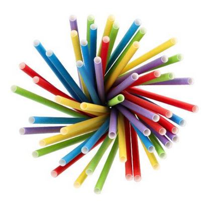 Et top-down-billede af de miljøvenlige Shake-sugerør fra PAPSTAR GmbH, arrangeret i et radialt mønster. Med farver som rød, blå, gul, grøn og lilla med hvid inderside danner disse sugerør en livlig, cirkulær udstilling, der helt sikkert vil inspirere til bæredygtige valg.