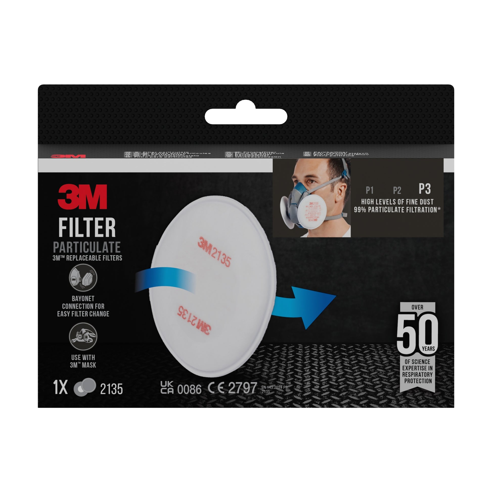 Abgebildet ist eine Verpackung des 3M™ Partikelfilters 2135, P3 (1 Paar/Packung) der 3M Deutschland GmbH, die die Kompatibilität mit Atemschutzmasken und P3-Schutz hervorhebt. Auf der Verpackung ist ein Foto einer Person abgebildet, die die Filter auf einer Maske trägt.
