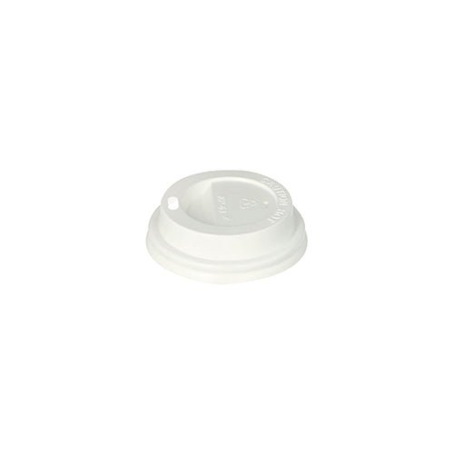 Starpak 50 Dom-låg PS "To Go" Rundlåg (hvid, Ø 6 cm, 2 cm) til engangskopper er afbildet på hvid baggrund. Takket være sin sikre lukning og den lille drikkeåbning er det ideelt som take-away-emballage. 50 stykker.