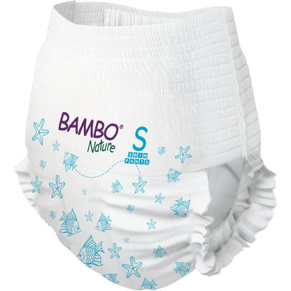 Bambo Nature svømmebleer, str. S, 7-12 kg (pakke med 12 stk.) fra Abena Re-Seller GmbH er hvide svømmebleer med blå fiske- og søstjernemønstre samt elastisk talje og benlukning. Ideel til babyer.
