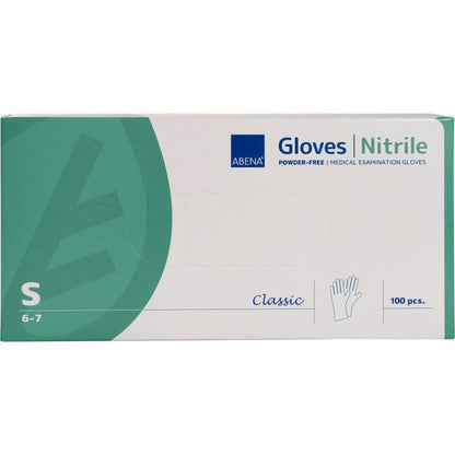 En æske fra Abena Re-Seller GmbH Nitrilhandsker, Classic, pudderfri, hvid (størrelse S/6-7) indeholder 100 stk. Den grøn-hvide emballage viser blå skrift og en medicinsk handskeafbildning.
